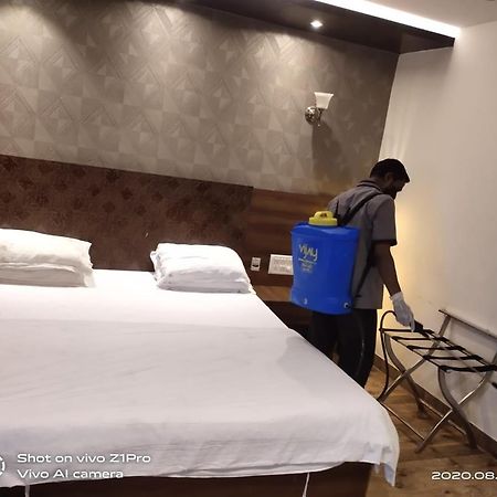 Hotel Regal Palace Мумбай Екстериор снимка
