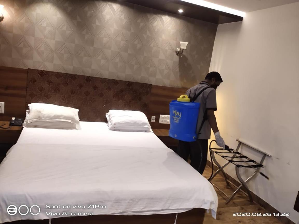 Hotel Regal Palace Мумбай Екстериор снимка