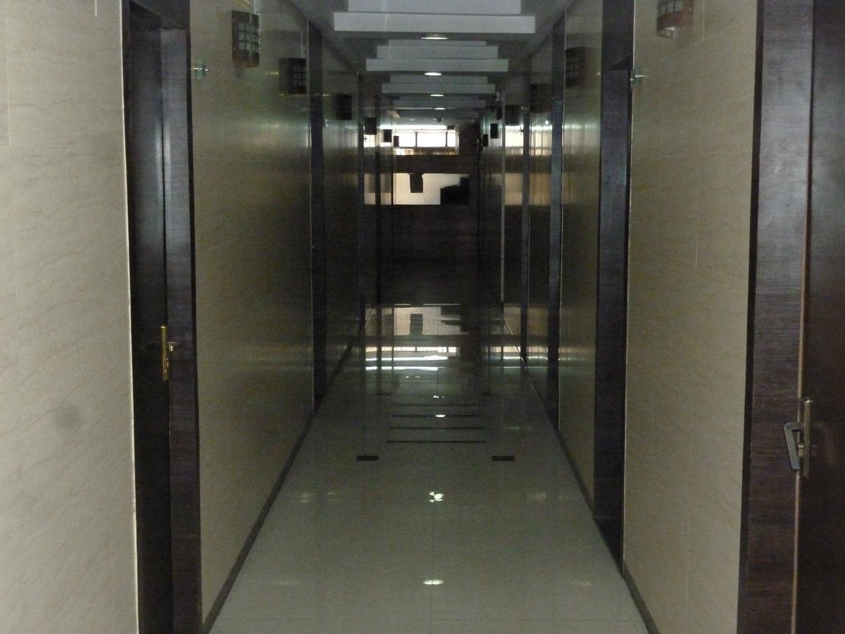 Hotel Regal Palace Мумбай Екстериор снимка