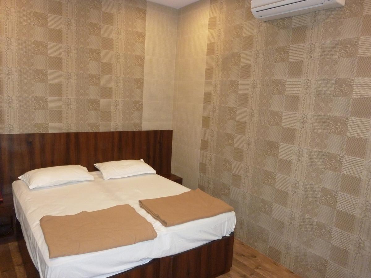 Hotel Regal Palace Мумбай Екстериор снимка