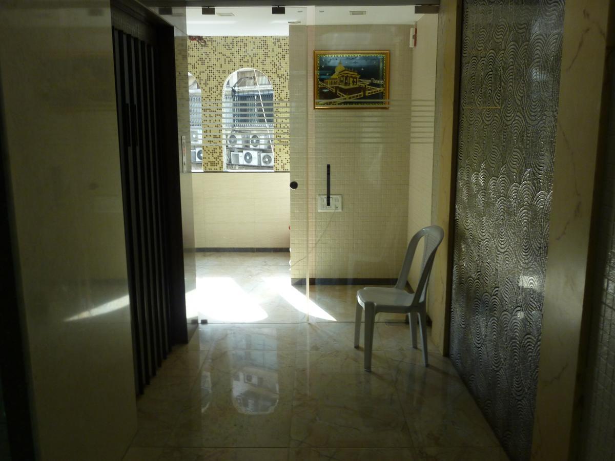 Hotel Regal Palace Мумбай Екстериор снимка