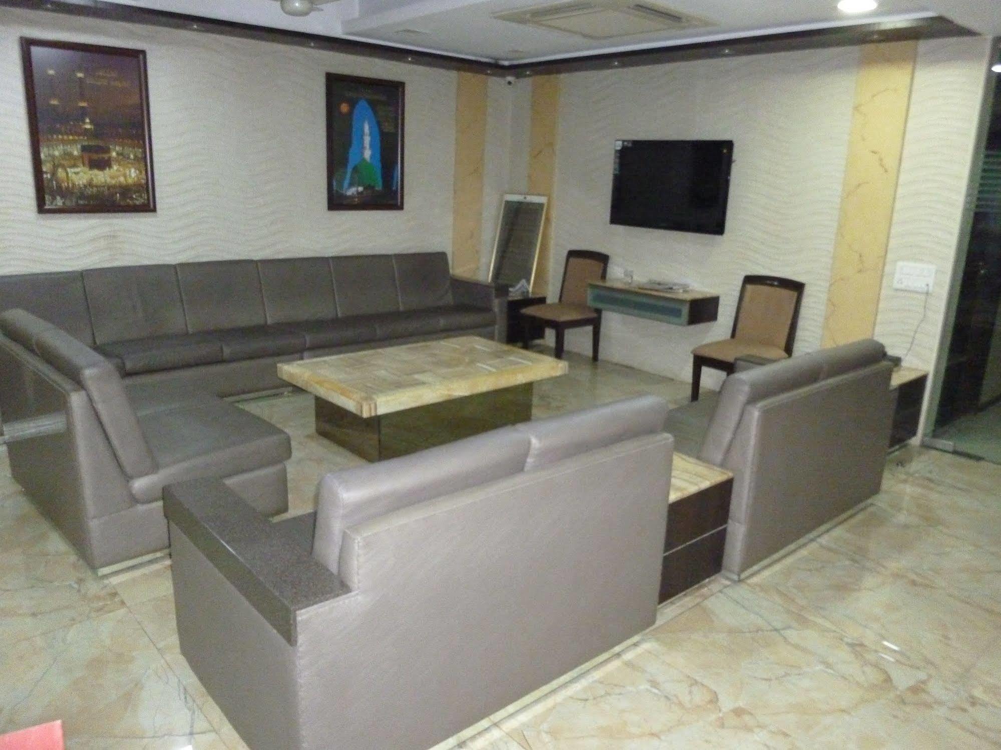 Hotel Regal Palace Мумбай Екстериор снимка