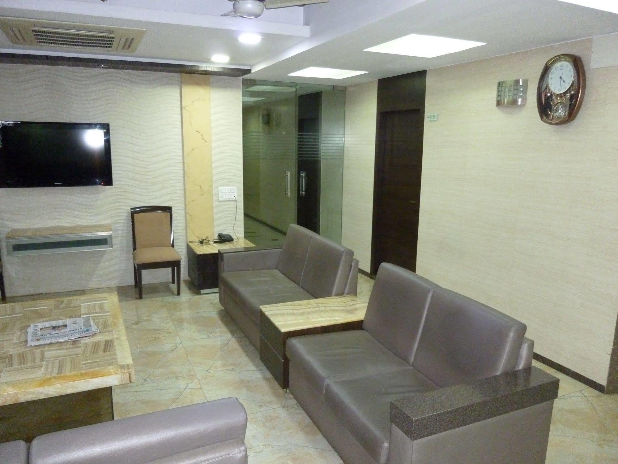 Hotel Regal Palace Мумбай Екстериор снимка
