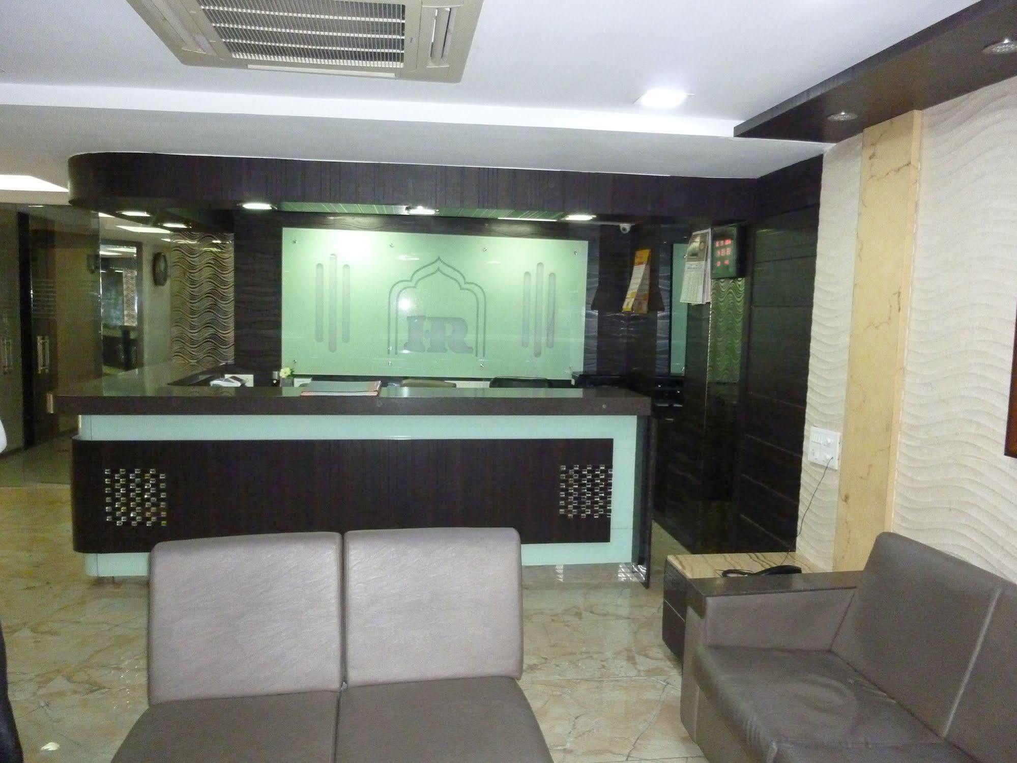 Hotel Regal Palace Мумбай Екстериор снимка