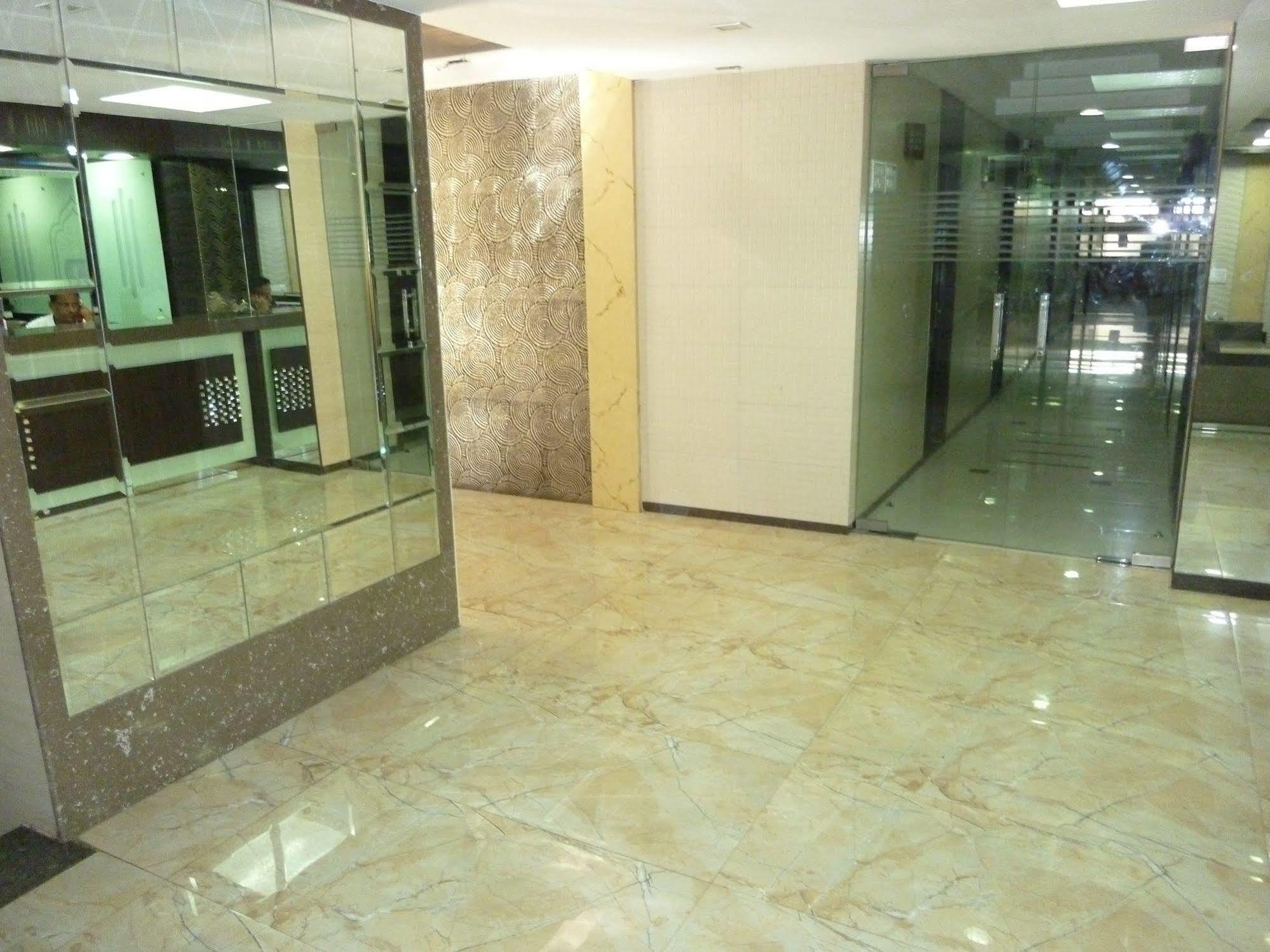 Hotel Regal Palace Мумбай Екстериор снимка